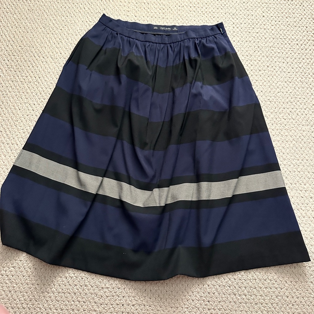 Zara multicolor skirt with pockets. Size M